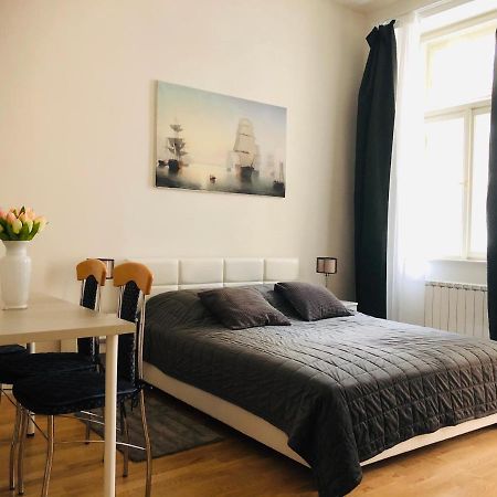Modern Cozy Apartment In Central 프라하 외부 사진