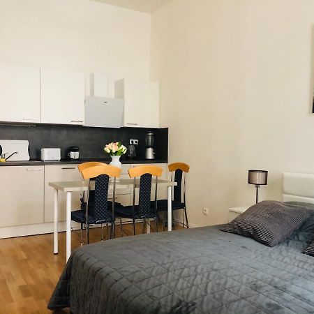 Modern Cozy Apartment In Central 프라하 외부 사진