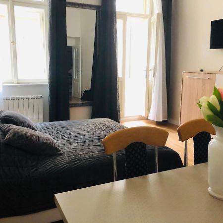 Modern Cozy Apartment In Central 프라하 외부 사진